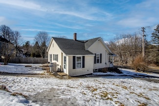 17 Quinapoxet St, Jefferson, MA 01522