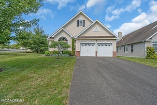 12 Boxwood Dr, Asbury Park, NJ 07712