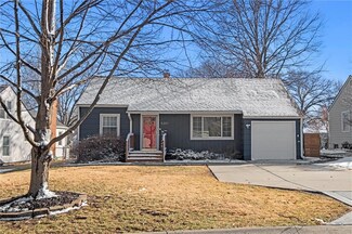 5201 W 72nd St, Prairie Village, KS 66208