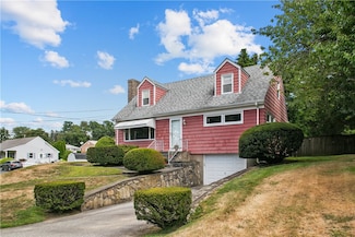 14 Church St, Tiverton, RI 02878