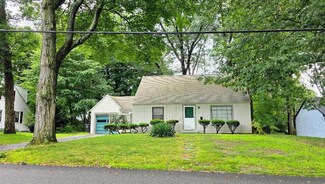 47 Bretton Woods Dr, Cranston, RI 02920