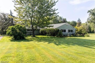 150 N Strawberry Ln, Chagrin Falls, OH 44022