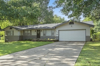 938 E Lindberg St, Springfield, MO 65807