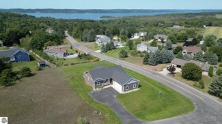 7317 E Leelanau Hills Dr, Traverse City, MI 49684