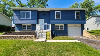 2228 Apache Ln, Woodridge, IL 60517
