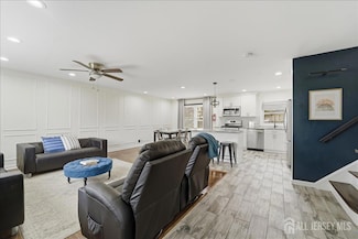 10 Maplehurst Ln, Piscataway, NJ 08854