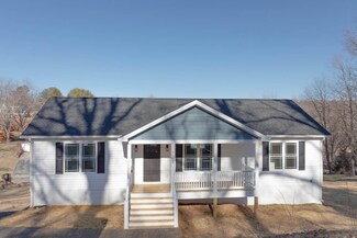 721 Hillcrest Dr, Staunton, VA 24401
