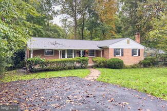 5165 Linette Ln, Annandale, VA 22003