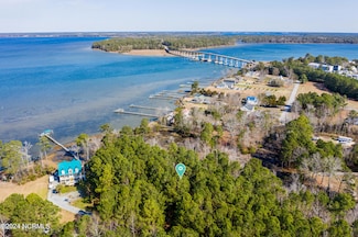 200 Bayside Dr, Sneads Ferry, NC 28460