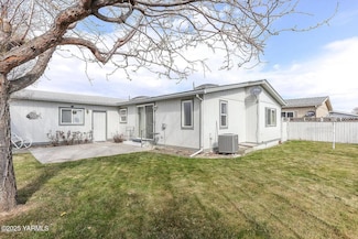 1713 S 69th Ave, Yakima, WA 98908