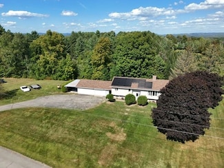 252 Mountain View Dr, Newport, VT 05855