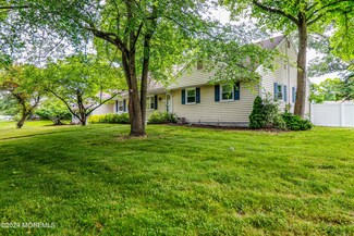 6 Middlebrook Dr, Ocean, NJ 07712