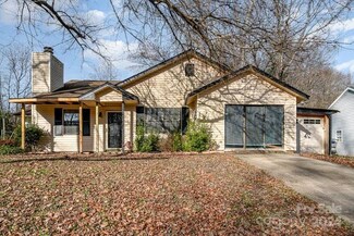 616 Cricketwood Ln, Charlotte, NC 28215