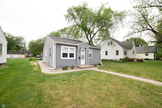1514 8th St N, Fargo, ND 58102