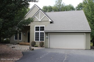 207 Wild Pines Dr, Long Pond, PA 18334