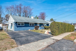 23 Winthrop Rd, Edison, NJ 08817