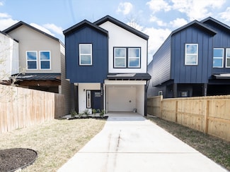 5704 Elysian St, Houston, TX 77009