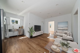 6336 Beck Ave, North Hollywood, CA 91606