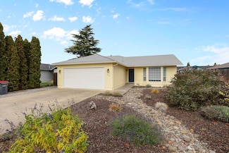 908 Blossom Ct, Medford, OR 97501