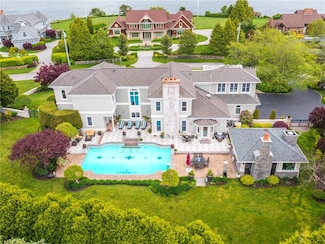 126 Cliff Dr, Narragansett, RI 02882