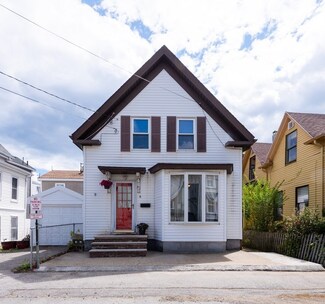 9 Maple St, Gloucester, MA 01930