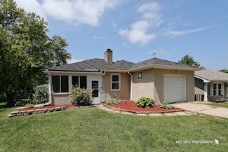 16 S Lake Ave, Fox Lake, IL 60020