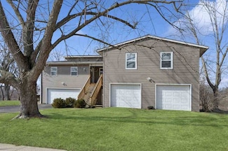 701 Normandy Dr, Iowa City, IA 52246