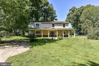 821 Ninovan Rd SE, Vienna, VA 22180