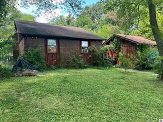 211 Watson Rd, Paducah, KY 42003