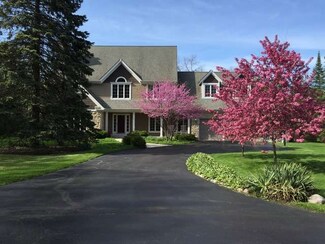 1100 Studio Ln, Riverwoods, IL 60015