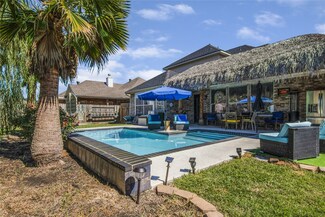 810 Hallmark Oak St, Seabrook, TX 77586