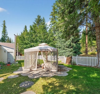 33283 S Lakeview Ln, Valley, WA 99181