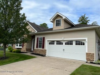61 Green Briar Dr, Dallas, PA 18612