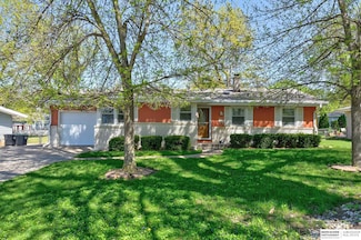 4633 N 81st St, Omaha, NE 68134
