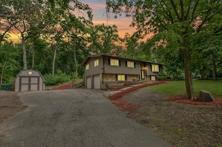 3882 Vilas Hope Rd, Cottage Grove, WI 53527
