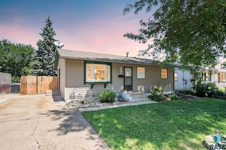1912 E Spruce St, Sioux Falls, SD 57103