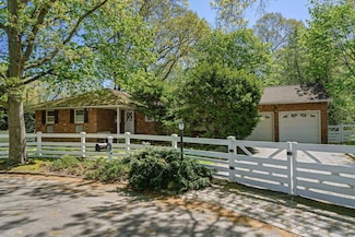 65 Preston St, Huntington, NY 11743