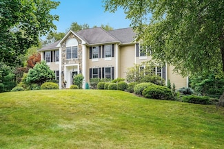 14 Arrowwood St, Methuen, MA 01844