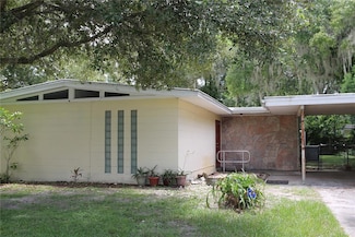810 W River Dr, Tampa, FL 33617