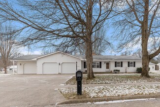713 E Oak St, Greenville, MI 48838