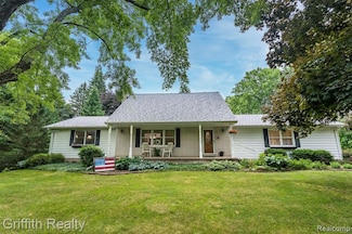 6120 Denton Hill Rd, Fenton, MI 48430