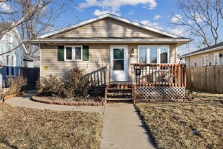 821 10th St SW, Cedar Rapids, IA 52404