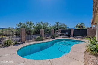 1056 N Rams Head Rd, Green Valley, AZ 85614