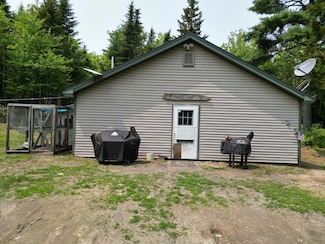 21 Bearadise Ln, Springfield, ME 04487