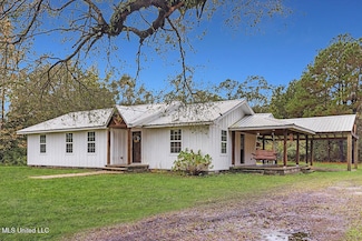 31 Go Rd, Poplarville, MS 39470