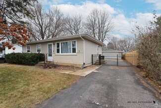 1521 Monroe St, Lake In the Hills, IL 60156