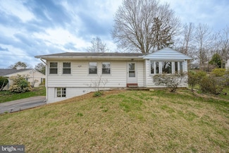 437 Meadowcroft Rd, Wayne, PA 19087