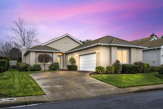 703 Summerwood Dr, Medford, OR 97504