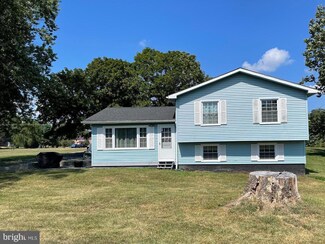 41 Weeping Willow Rd, Falling Waters, WV 25419