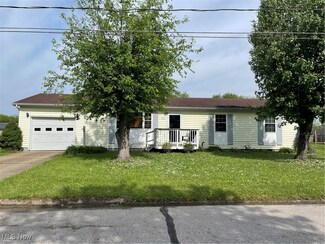 290 Washington Dr, Mineral Wells, WV 26150